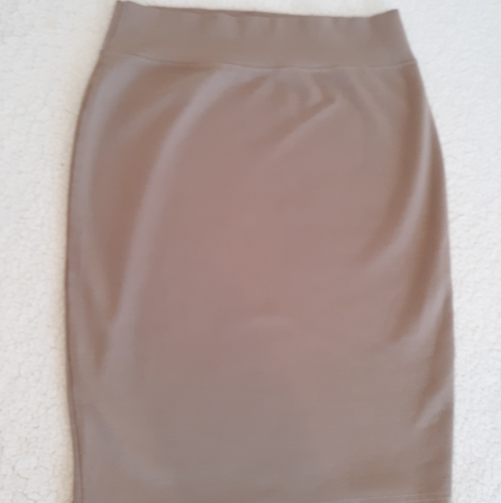 Tan skirt size large is in good condition and used